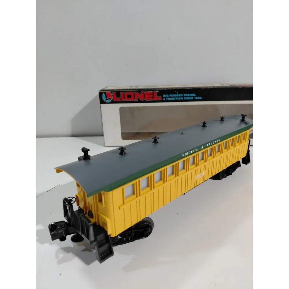 Lionel 6-16011 O Gauge Model Railroad Virginia & Truckee Passenger Car w/Box